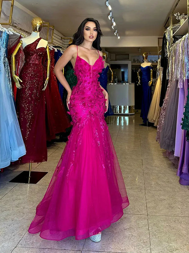 Elegantes Spaghetti-Träger Tüll V-Ausschnitt Abendkleid