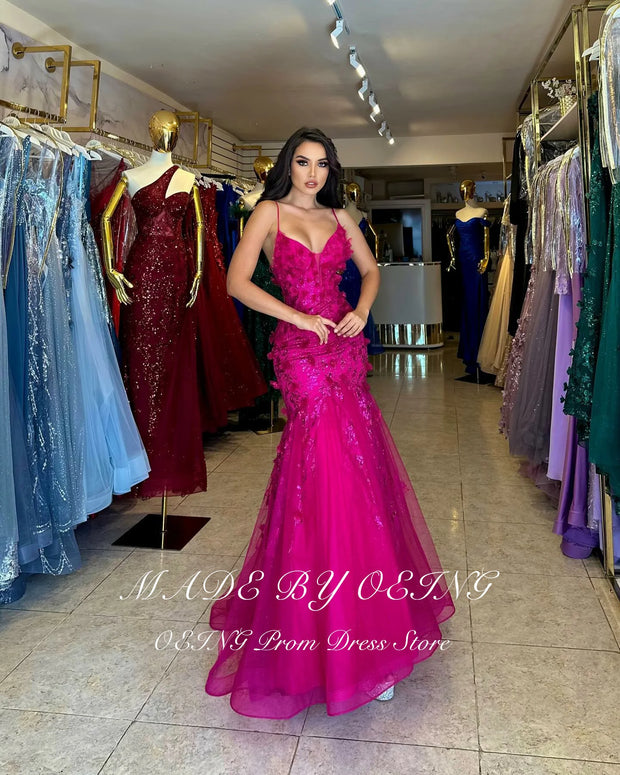 Elegantes Spaghetti-Träger Tüll V-Ausschnitt Abendkleid