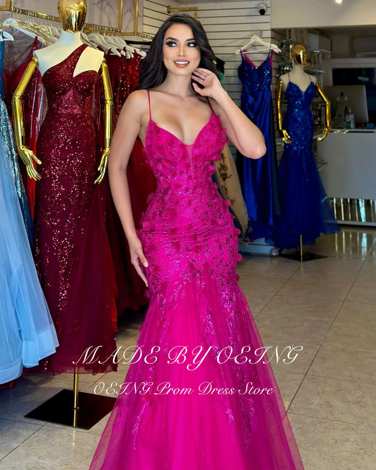 Elegantes Spaghetti-Träger Tüll V-Ausschnitt Abendkleid